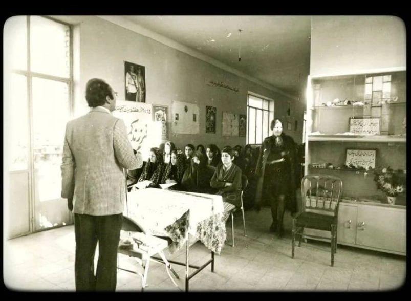سخنرانی دکتر وفایی برای مادران دانش‌آموزان دبیرستان پروین اعتصامی در دهه ۴۰